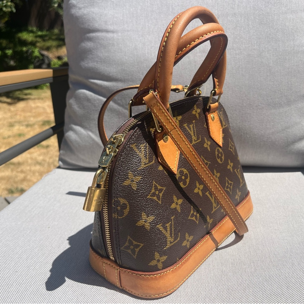Louis Vuitton
Monogram Alma BB w/ Strap